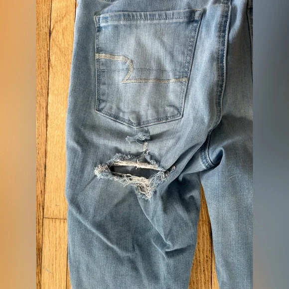 American Eagle Outfitters Light Blue Denim Jeans - Picture 9 of 9